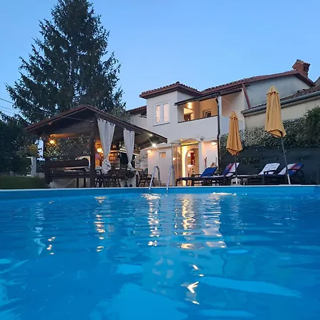 Holiday home With Pool - Keep Calm *