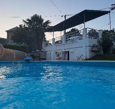 With Pool - Keep Calm Сasa de vacaciones